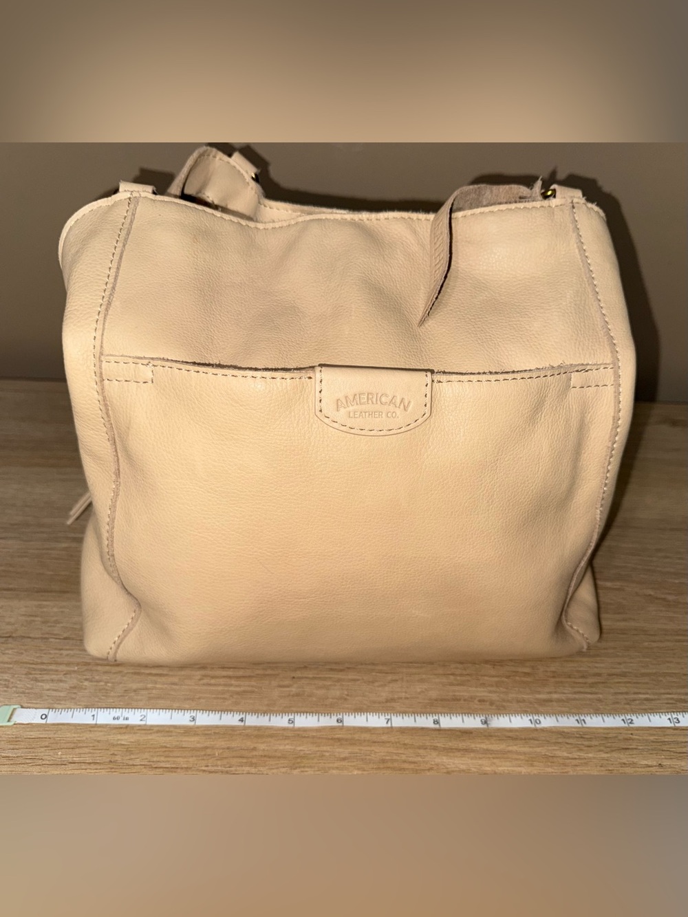 AMERICAN LEATHER CO. Cream Leather Shoulder Bag. - Picture 9 of 14